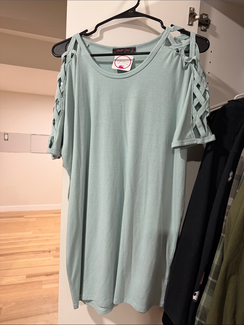 Cold-Shoulder Lattice Sleeve Tee in Sage Green